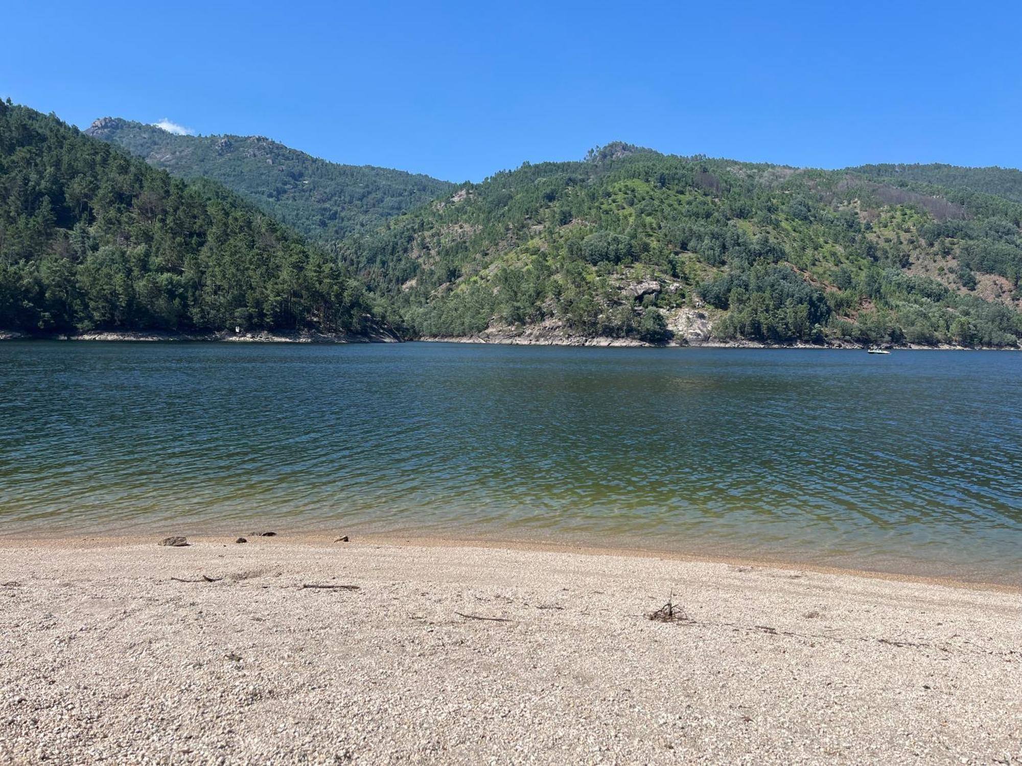 شقة Casa De Casarelhos - Vistas Rio, Campo E Montanha - Lareira جيريز المظهر الخارجي الصورة