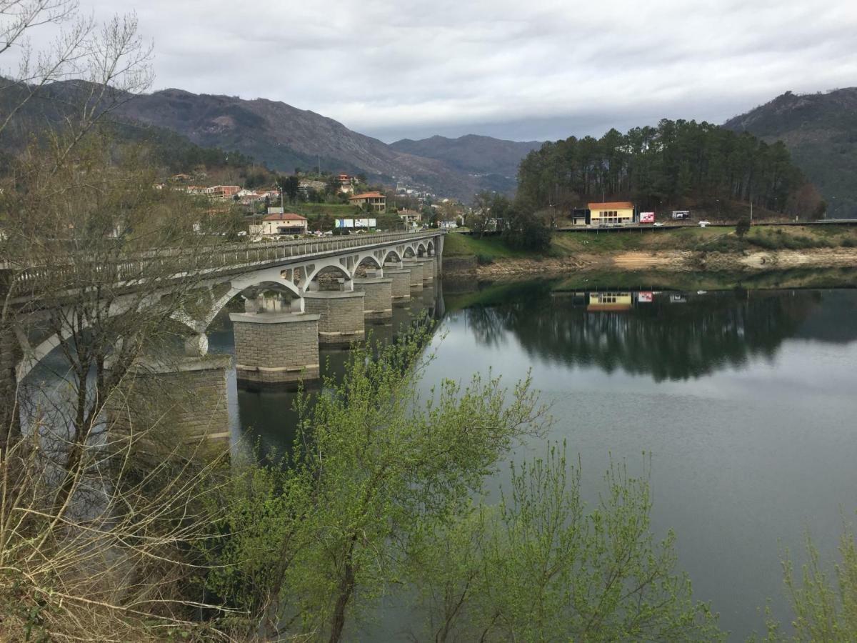 شقة Casa De Casarelhos - Vistas Rio, Campo E Montanha - Lareira جيريز المظهر الخارجي الصورة